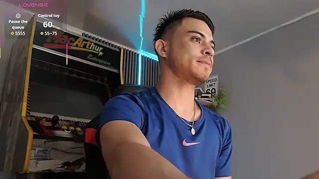 Snapshot of Bastian_MCcormick chatting on 09.16.25 Bastian MCcormick online show from 09.16.25