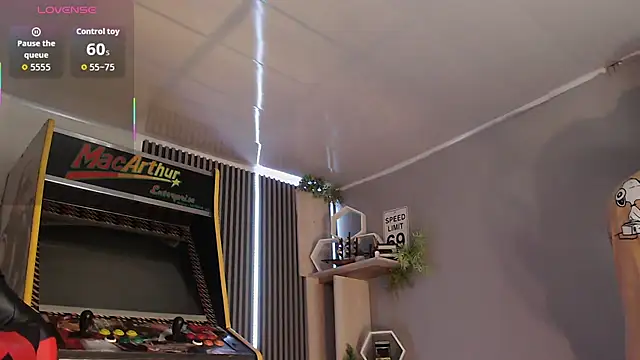 Snapshot of Bastian_MCcormick chatting on 09.18.25 Bastian MCcormick online show from 09.18.25