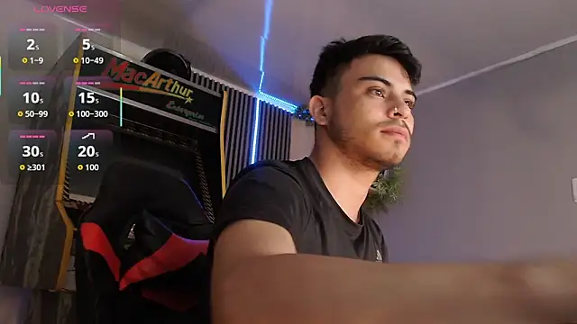 Snapshot of Bastian_MCcormick chatting on 09.22.25 Bastian MCcormick online show from 09.22.25