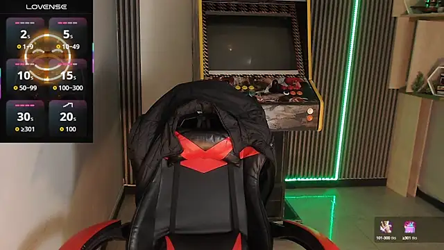 Snapshot of Bastian_MCcormick chatting on 10.05.25 Bastian MCcormick online show from 10.05.25