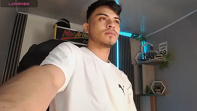 Snapshot of Bastian_MCcormick chatting on 10.08.25 Bastian MCcormick online show from 10.08.25