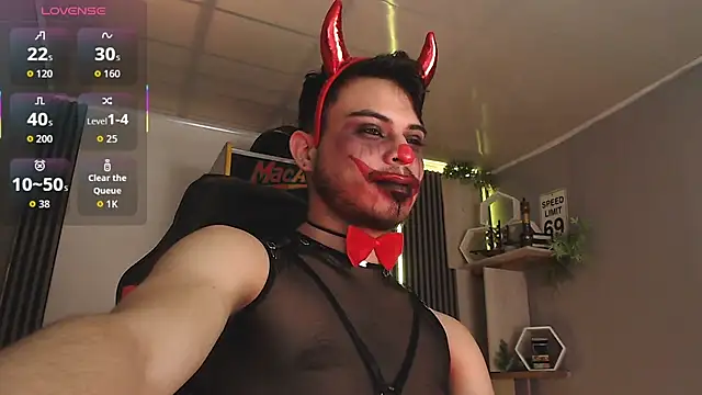 Snapshot of Bastian_MCcormick chatting on 10.31.25 Bastian MCcormick online show from 10.31.25