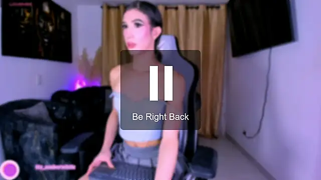 Snapshot of fhalon_foxxxys_ chatting on 10.05.25 fhalon foxxxys  online show from 10.05.25