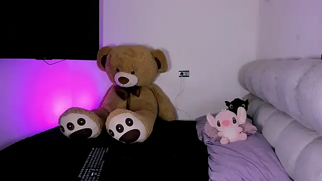 Snapshot of fhalon_foxxxys_ chatting on 05.28.26 fhalon foxxxys online show from 05.28.26
