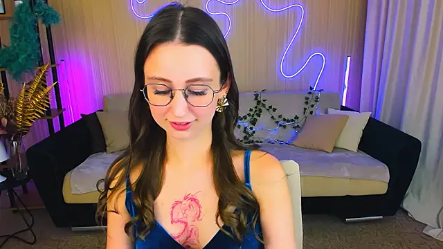 YourLovellyStory online show from 09.22.25