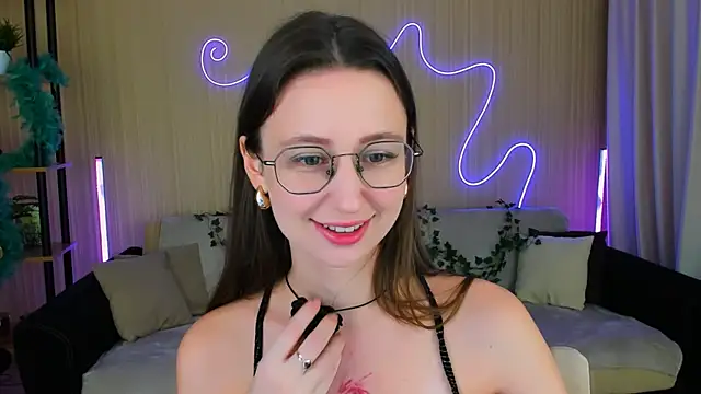 YourLovellyStory online show from 11.10.25