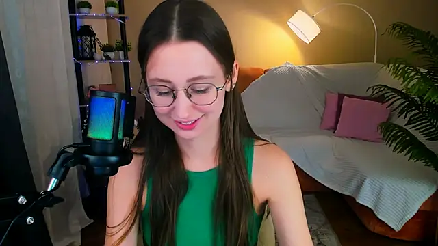 YourLovellyStory online show from 12.01.25