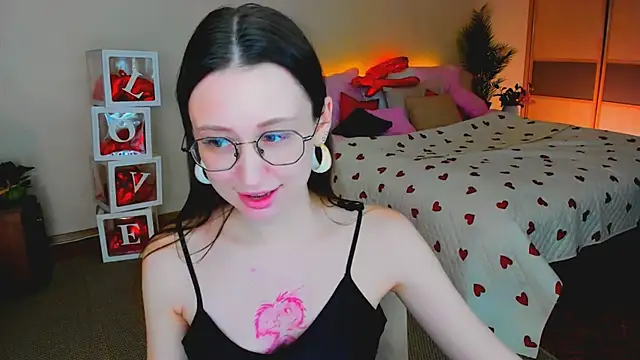 YourLovellyStory online show from 02.15.26