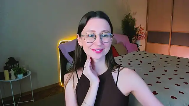 YourLovellyStory online show from 05.11.26