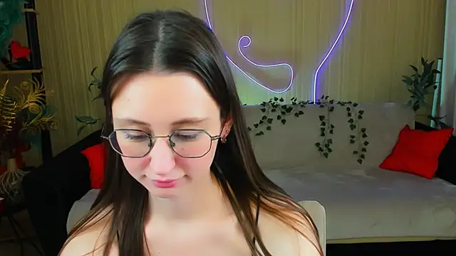 YourLovellyStory online show from 05.12.26