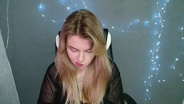 AngelicaHollywood online show from 11.21.25