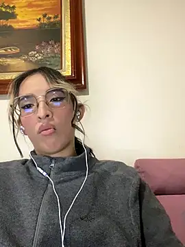 Emilia Bons online show from 09.19.25