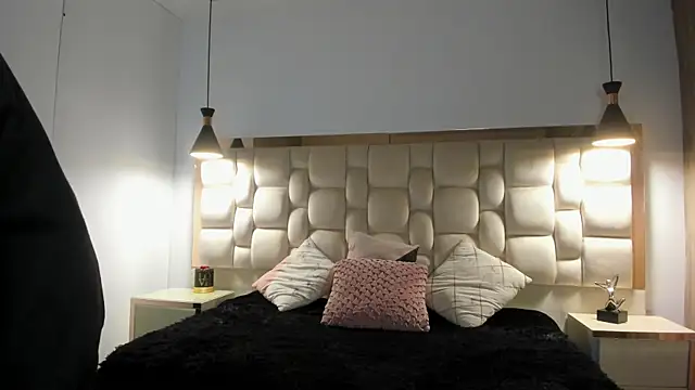 Emilia Bons online show from 09.25.25