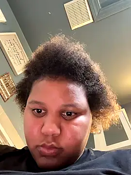 chocolate bella online show from 10.13.25