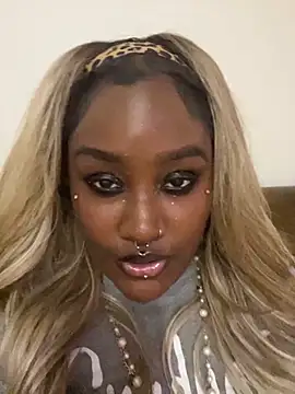 Snapshot of Cocomamii1 chatting on 11.03.25 Cocomamii1 online show from 11.03.25