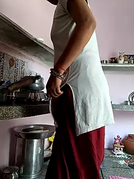 Snapshot of Love-pari077 chatting on 10.21.25 Love-pari077 online show from 10.21.25