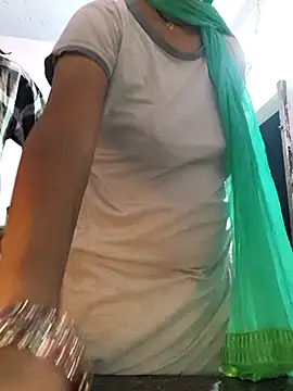 Snapshot of Love-pari077 chatting on 10.23.25 Love-pari077 online show from 10.23.25