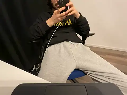 Frankieyyy1 online show from 04.29.26