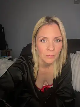 Lexi-Lux-X online show from 01.12.26