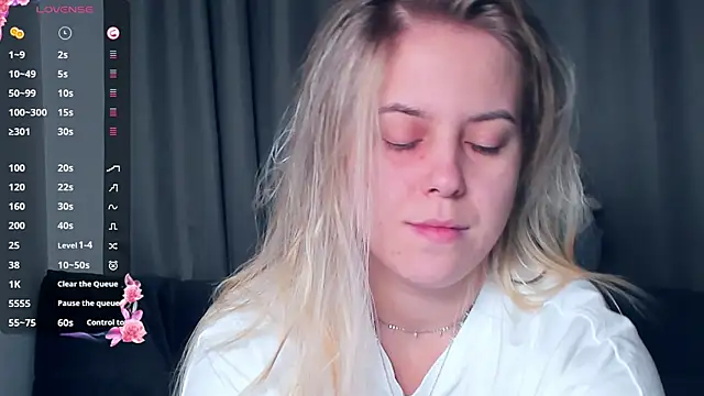 Snapshot of AngelAnty chatting on 11.21.25 AngelAnty online show from 11.21.25