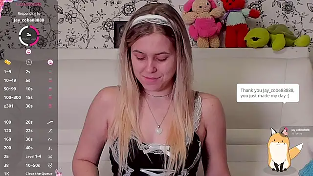 Snapshot of AngelAnty chatting on 11.28.25 AngelAnty online show from 11.28.25