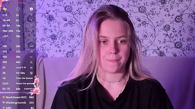 Snapshot of AngelAnty chatting on 12.13.25 AngelAnty online show from 12.13.25