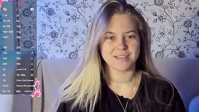 Snapshot of AngelAnty chatting on 12.18.25 AngelAnty online show from 12.18.25