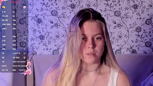 Snapshot of AngelAnty chatting on 12.20.25 AngelAnty online show from 12.20.25