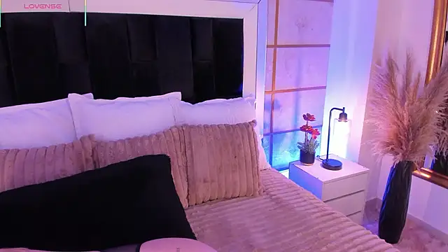 GretaVelvet online show from 01.16.26