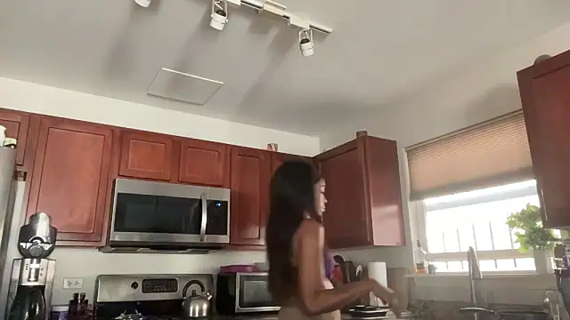 Snapshot of Peachyz69 chatting on 09.28.25 Peachyz69 online show from 09.28.25