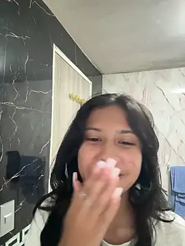 Snapshot of lynn9000 chatting on 09.30.25 lynn9000 online show from 09.30.25