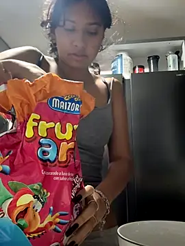 Snapshot of lynn9000 chatting on 10.17.25 lynn9000 online show from 10.17.25