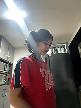 Snapshot of lynn9000 chatting on 10.29.25 lynn9000 online show from 10.29.25