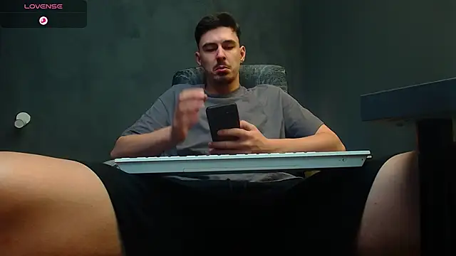 Snapshot of EnzoRace chatting on 09.11.25 EnzoRace online show from 09.11.25