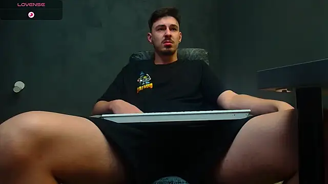 Snapshot of EnzoRace chatting on 09.13.25 EnzoRace online show from 09.13.25