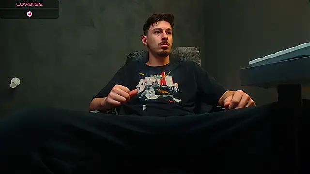 Snapshot of EnzoRace chatting on 09.14.25 EnzoRace online show from 09.14.25