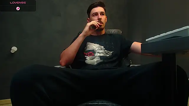 Snapshot of EnzoRace chatting on 09.22.25 EnzoRace online show from 09.22.25