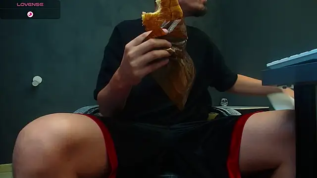 Snapshot of EnzoRace chatting on 09.23.25 EnzoRace online show from 09.23.25