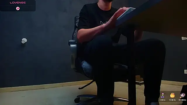 Snapshot of EnzoRace chatting on 10.07.25 EnzoRace online show from 10.07.25