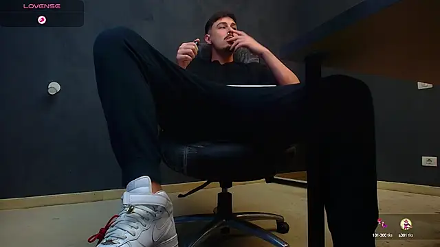 Snapshot of EnzoRace chatting on 10.16.25 EnzoRace online show from 10.16.25