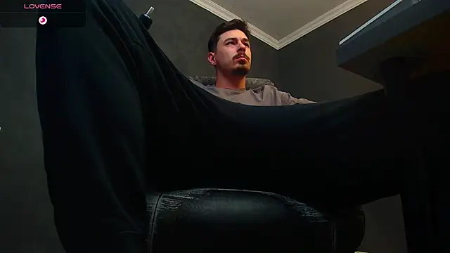 Snapshot of EnzoRace chatting on 10.25.25 EnzoRace online show from 10.25.25