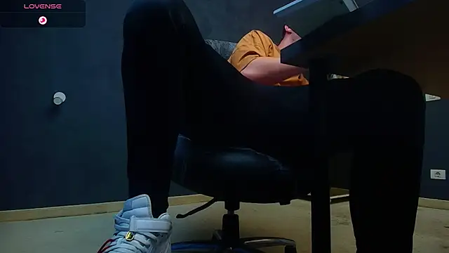 Snapshot of EnzoRace chatting on 11.06.25 EnzoRace online show from 11.06.25