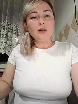 Snapshot of Xseniy chatting on 10.04.25 Xseniy online show from 10.04.25