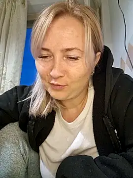 Snapshot of Xseniy chatting on 10.06.25 Xseniy online show from 10.06.25