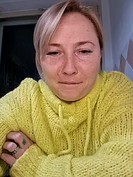 Snapshot of Xseniy chatting on 10.09.25 Xseniy online show from 10.09.25