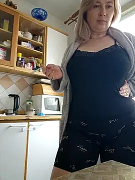 Snapshot of Xseniy chatting on 10.10.25 Xseniy online show from 10.10.25