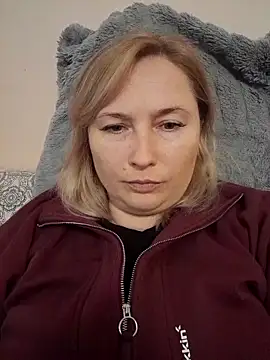 Snapshot of Xseniy chatting on 10.18.25 Xseniy online show from 10.18.25