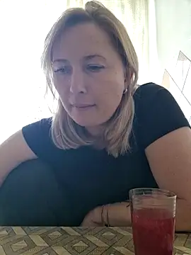 Snapshot of Xseniy chatting on 10.19.25 Xseniy online show from 10.19.25