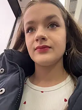 KittyQueeny online show from 12.15.25