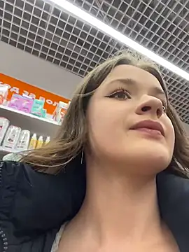 KittyQueeny online show from 12.17.25